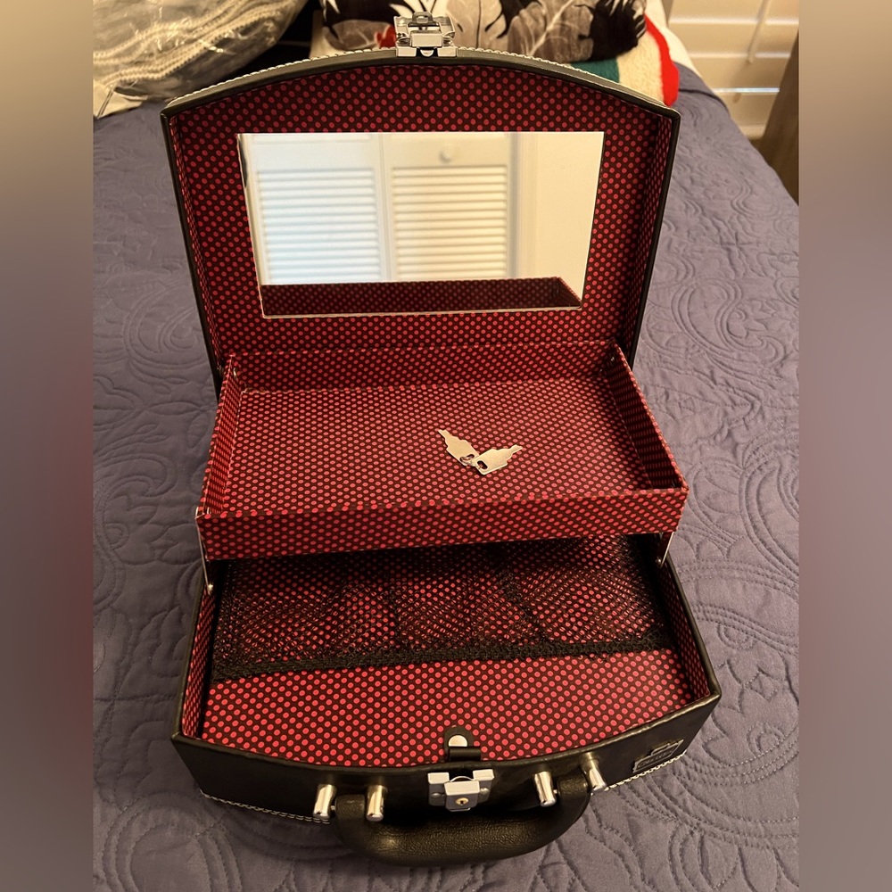Black Caboodles Jewelry/Cosmetic/travel case